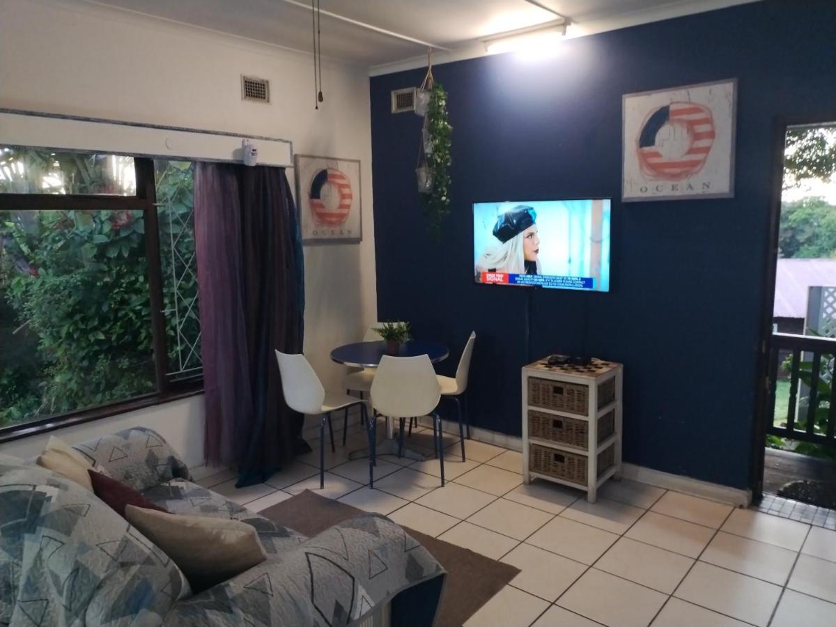 Beach Wood Cottages 셸리비치 외부 사진