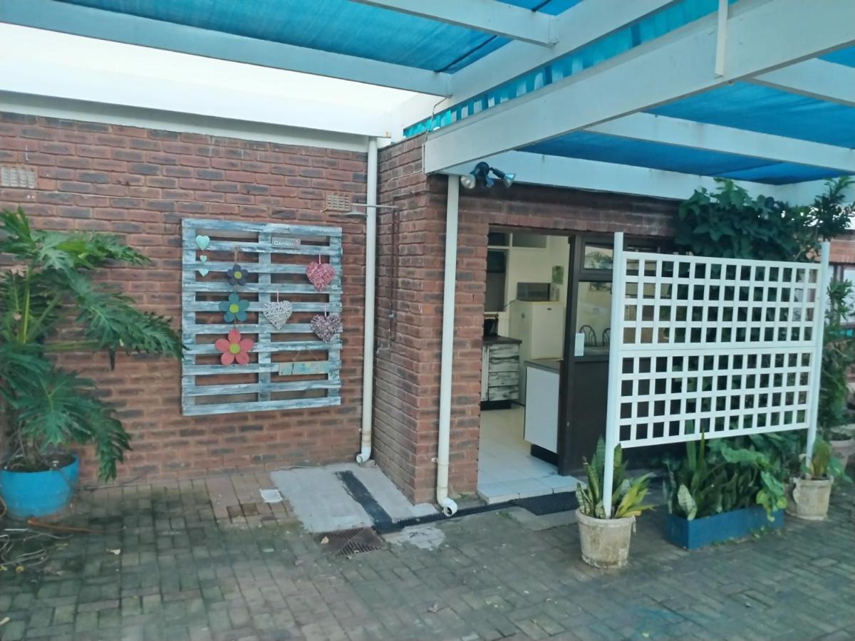 Beach Wood Cottages 셸리비치 외부 사진