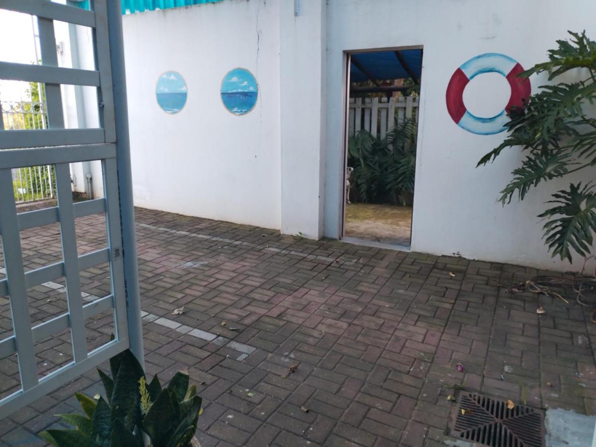 Beach Wood Cottages 셸리비치 외부 사진